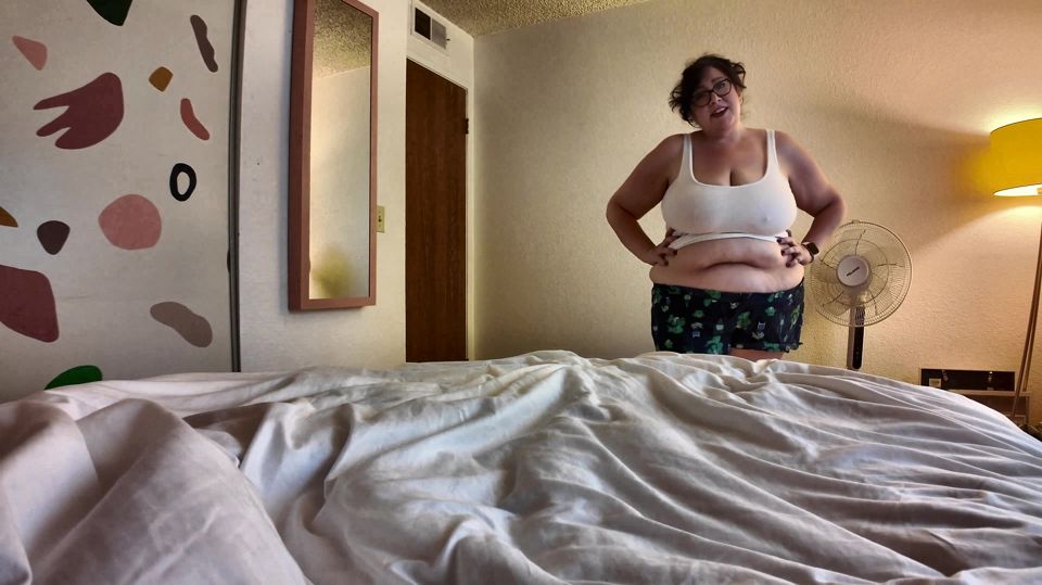 Stepmommy's Sexy Belly Gets Covered in Cum