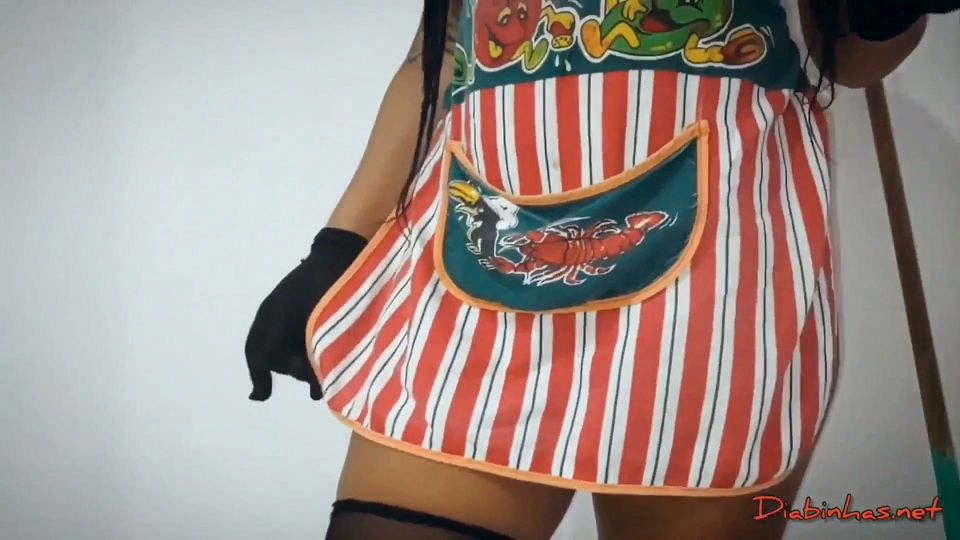 Naughty Maid Lorena Medeiros Takes Cock From the Studly German Tattoo Artist in Praia Grande