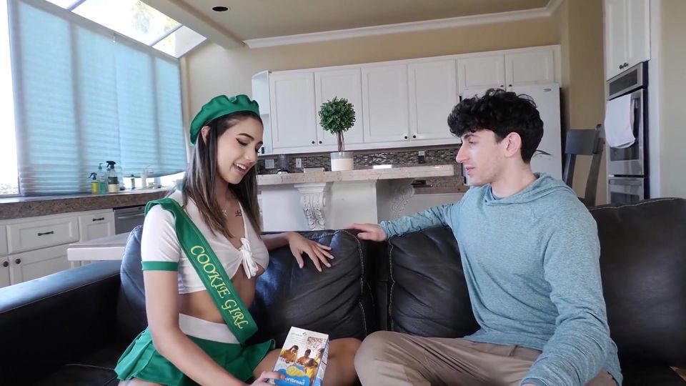 Girl Scout Kimora Quin Wants to Show You Her Cookie