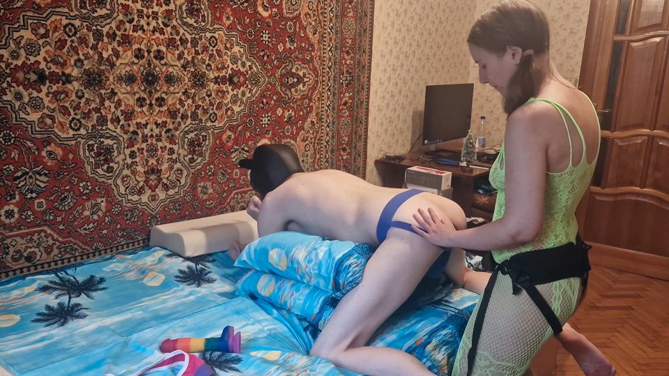 I Fuck My Husband's Ass and Make Him Understand Who the Slave Is. Amateur Femdom Pegging Sex