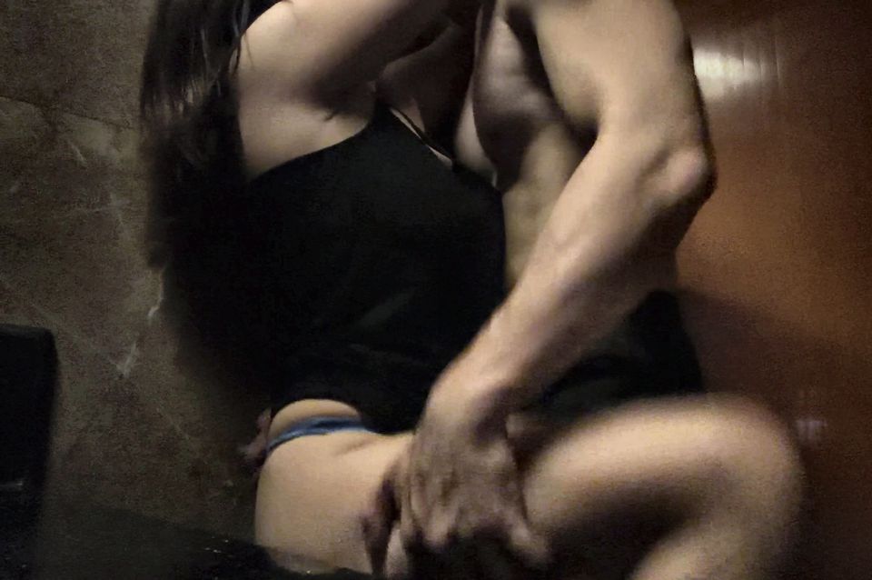 Bouncer Fuck Me At The Bar Restroom