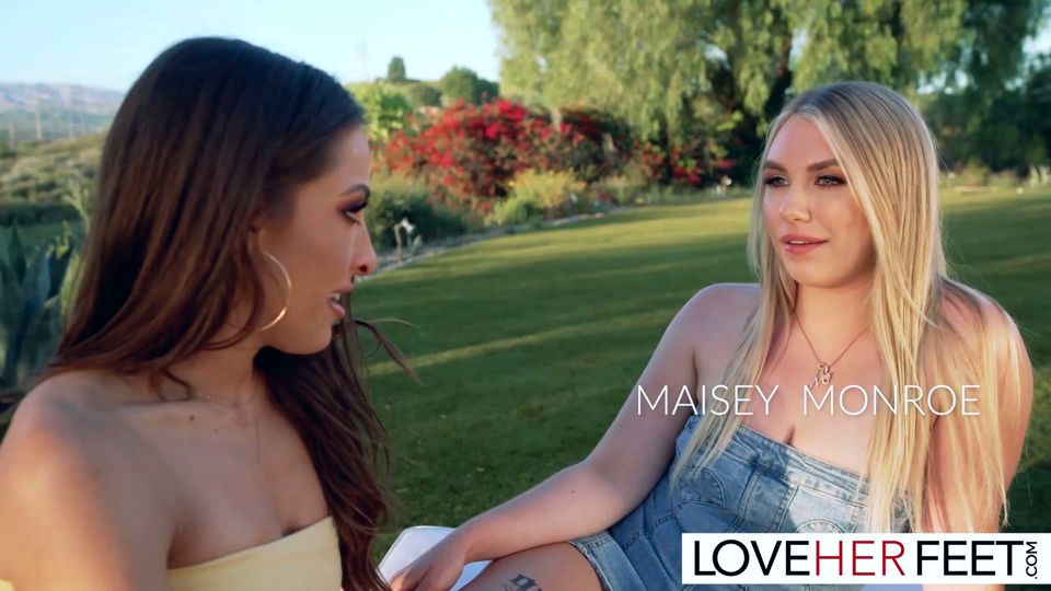 Wild Outdoor Pussy Footing With Hotties Maisey Monroe And Alexis James