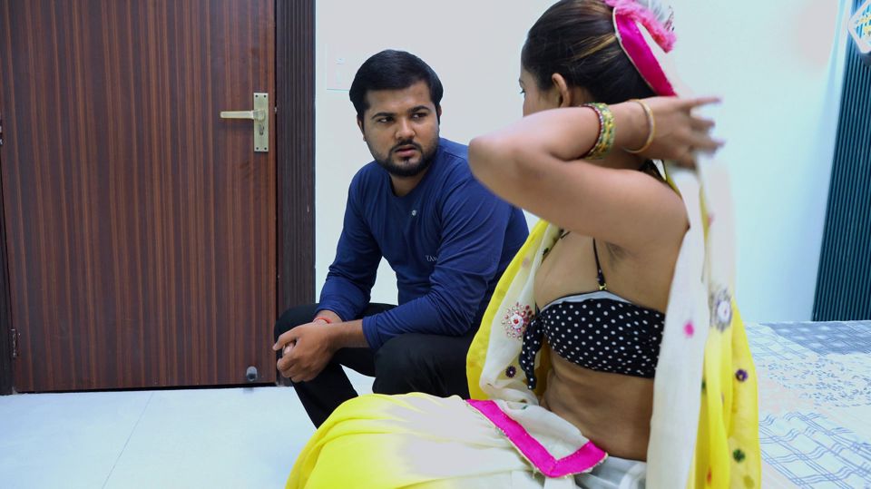 Makan mailik ne room dene ke bahane kar di chudai