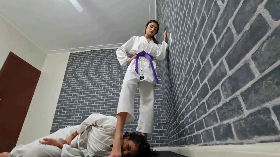 Karate fight Amanda VS Nataly - Power kicks with model feets