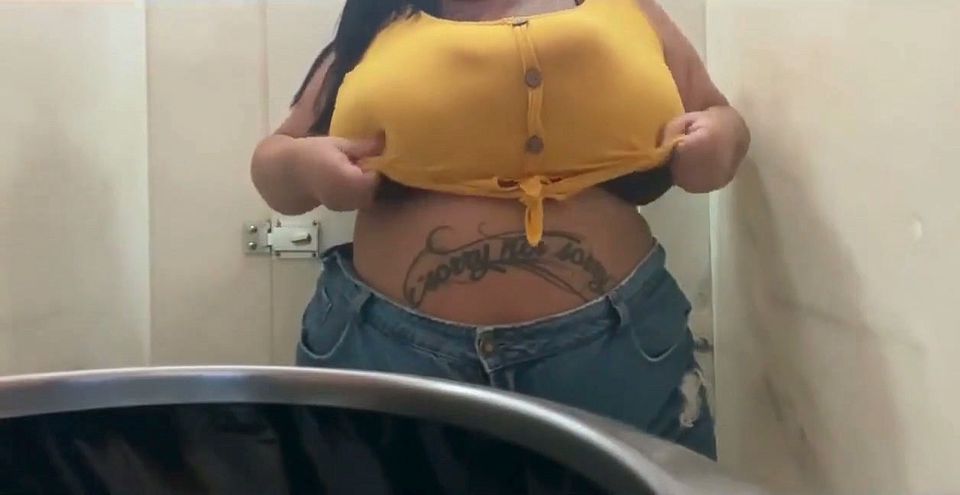 I Love a Public Restroom to Show off - Mary Jhuana