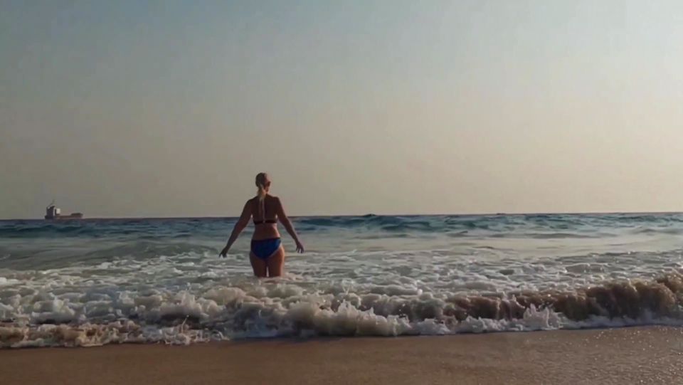 Mature Blonde Amateur Wife Enjoys Sex in Between