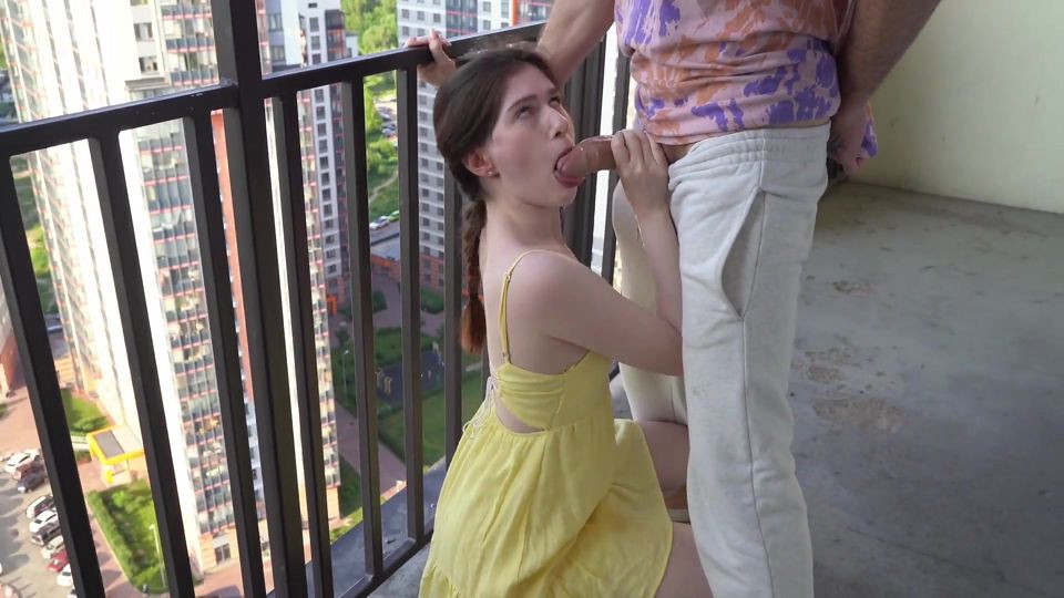 A Depraved Girlfriend Gave Me a Surprise - Passionate Sex on the Balcony
