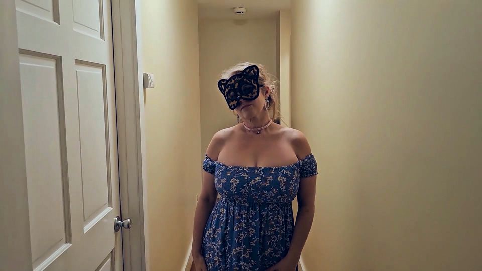 REAL Milf has HUGE BOOBS and Loves to show them to Everybody