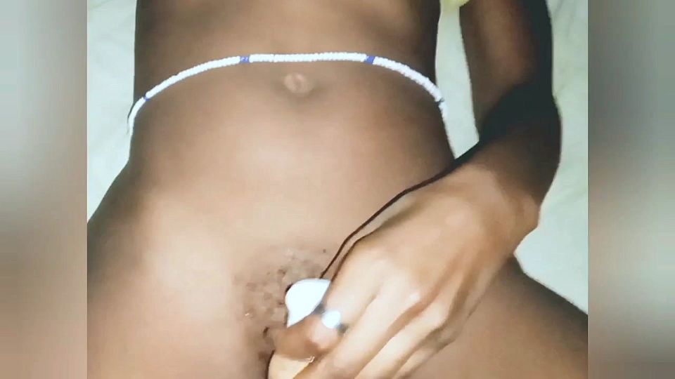 She almost fucked her pussy with the box of beauty product