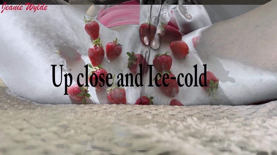 Icy pussy fun
