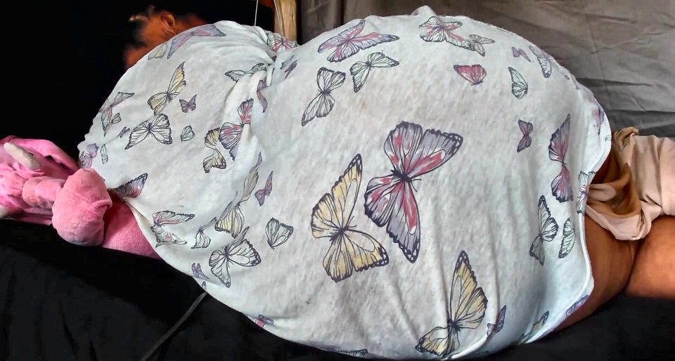 Lying Down Sideways, Shaking My Big Booty and Spreading Extremely Close-up to Cam