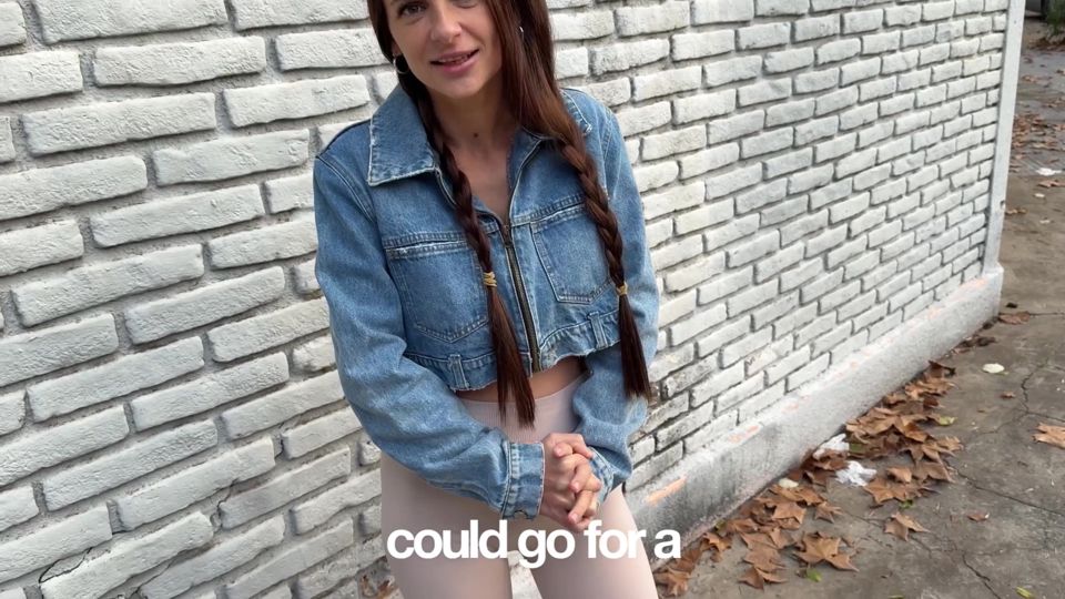 He offered the beauty a deal, but she couldn't refuse and spread her legs