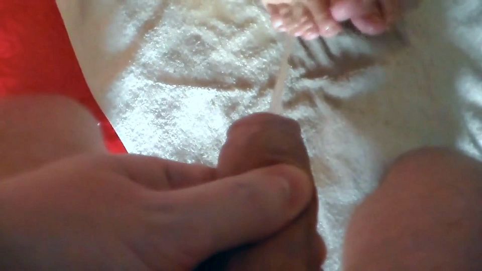 John is peeing all over Jen's feet on the floor