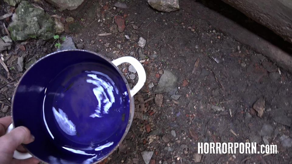 The girl in the cage (Horror Porn)