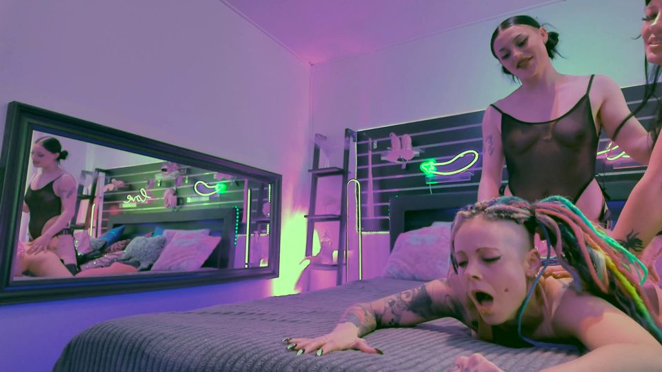 Lesbian Goth Girls Fucking Colourful Dreadheaded Slut
