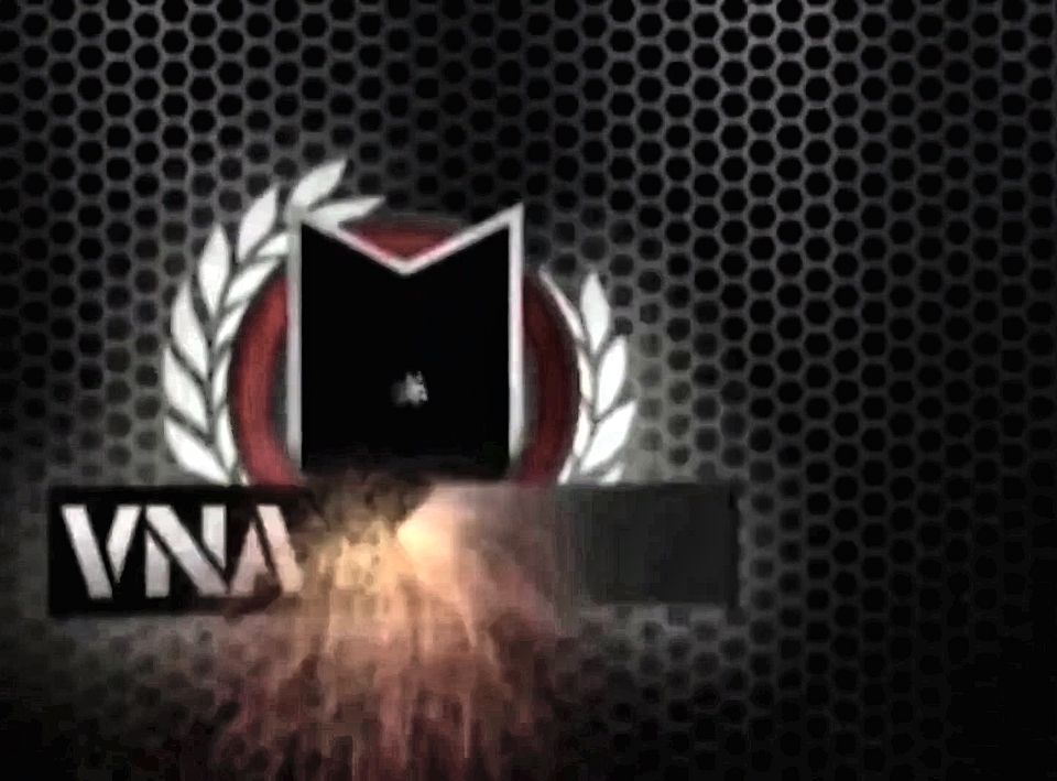 Cleo fingerings and cumming in her chair