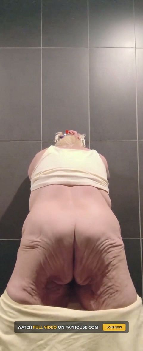 Sneaking off to Fuck on the Wall He Gives Her Balls and All