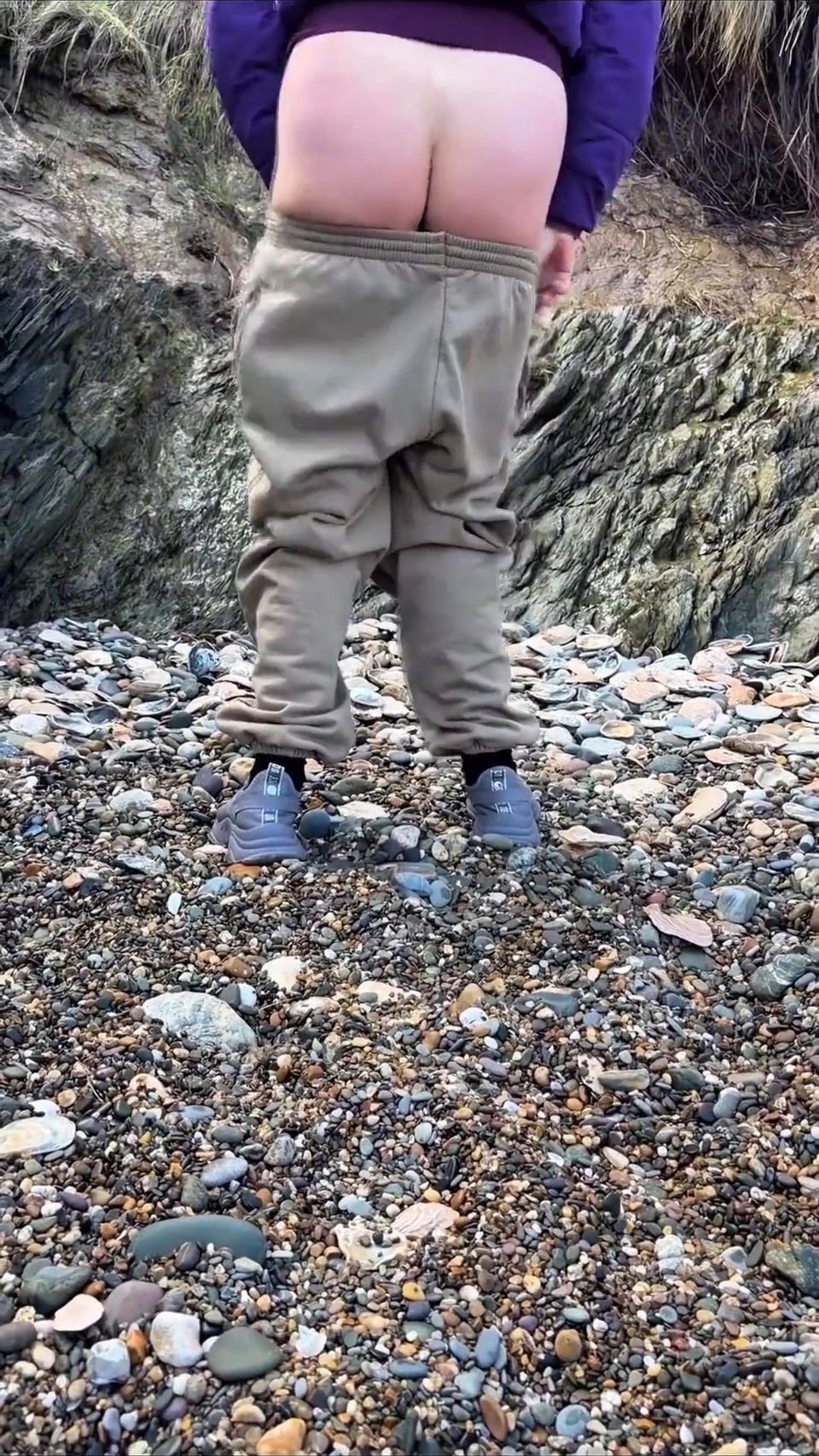 Desperate Girl's Pee on the Beach Compilation