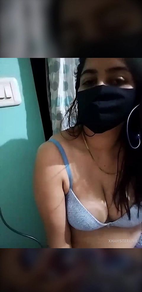 Hot desi milf mom doing live show boobs pressing
