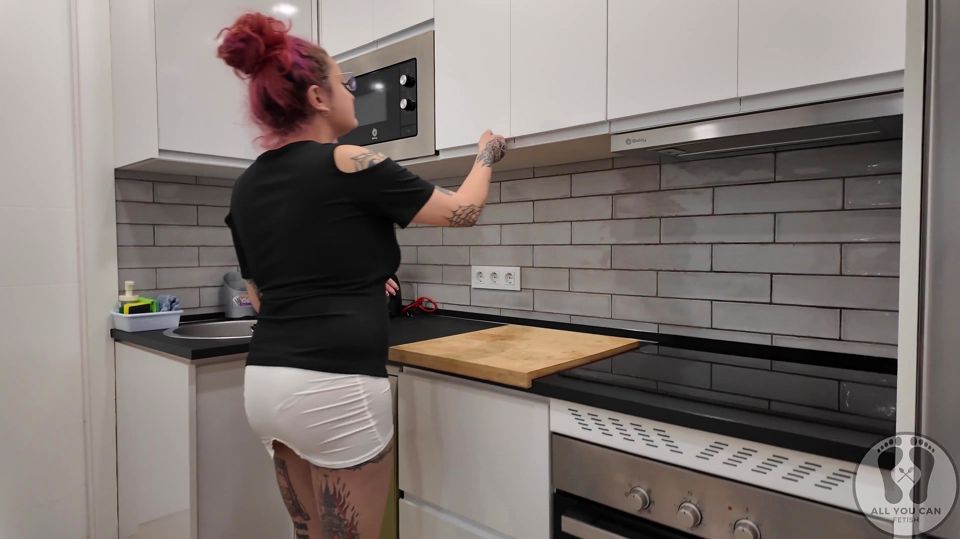 4K Pee Desperation Girl Finish with a Glass Pussy Pee Play