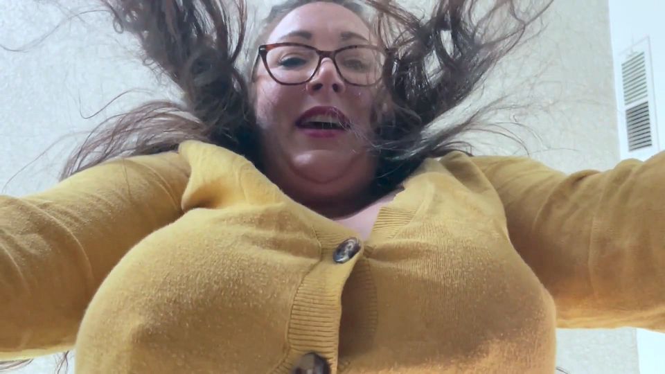 Giantess keeps you for 5 days