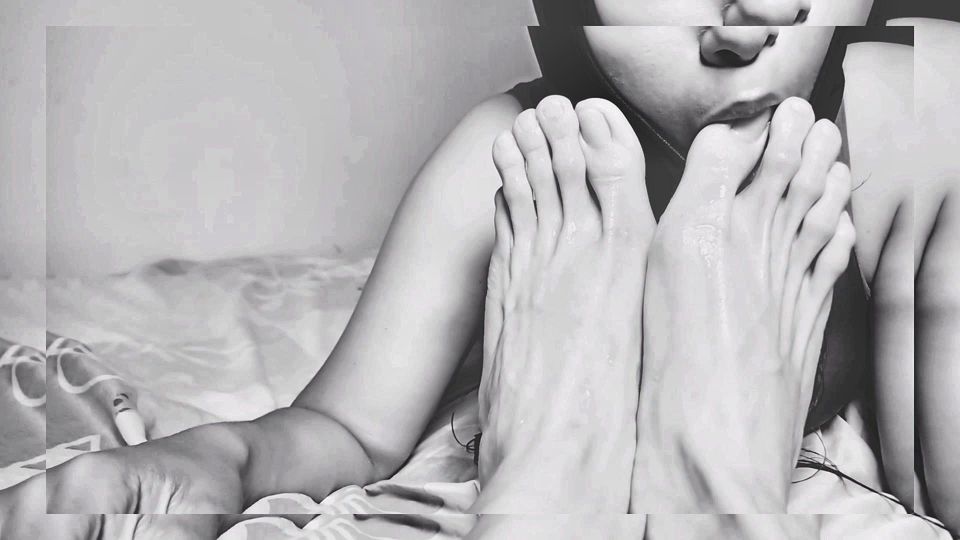 It feels so good to lick her feet.