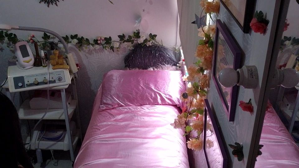 I Told My Husband I Was Going to Get a Massage, I Just Didn't Mention That the Masseur Was a Man