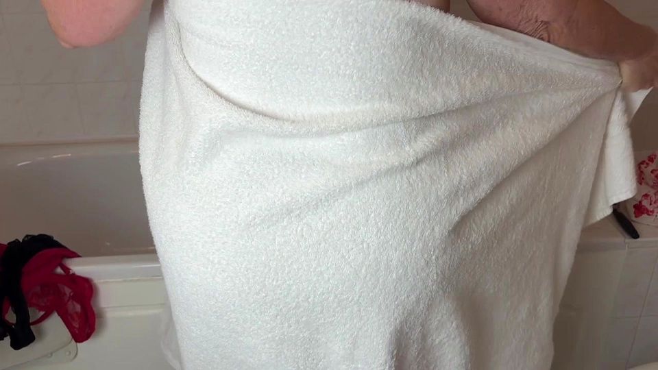 Dressing after a shower sexy red undies 472
