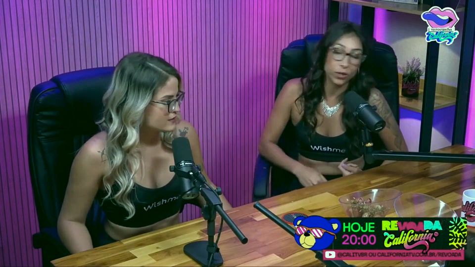 Two Hotties in a Show of Dirty Talk - Bruna Carlos and Luciana Picchi