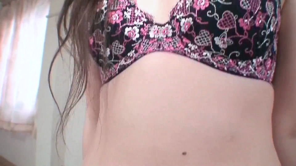 Petite Japanese MILF gets pussy drilled