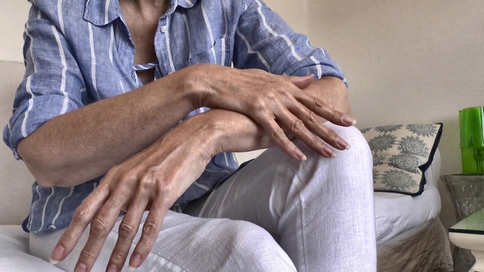 Elegant Summer Hands, Presented by Lady Victoria Valente