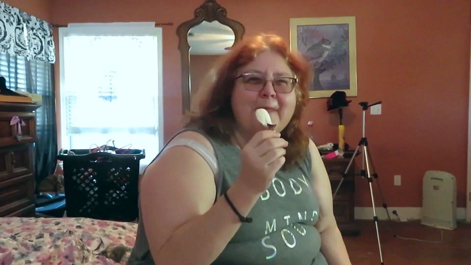 BBW nurse Vicki enjoys eatting a chocolate vanilla ice cream popsiscle