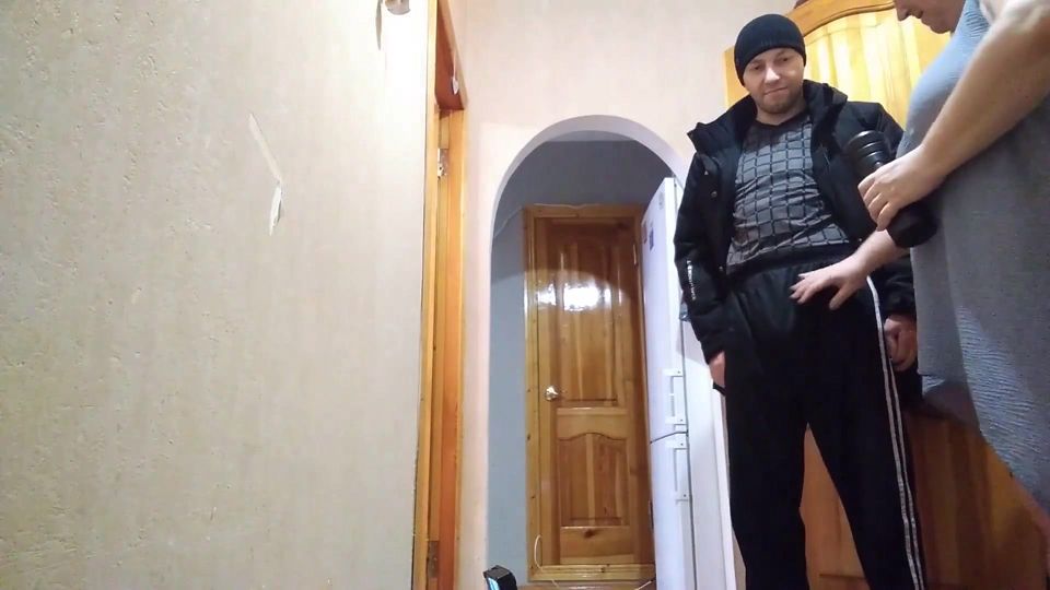 I tried out a sex toy for my husband on a courier 2