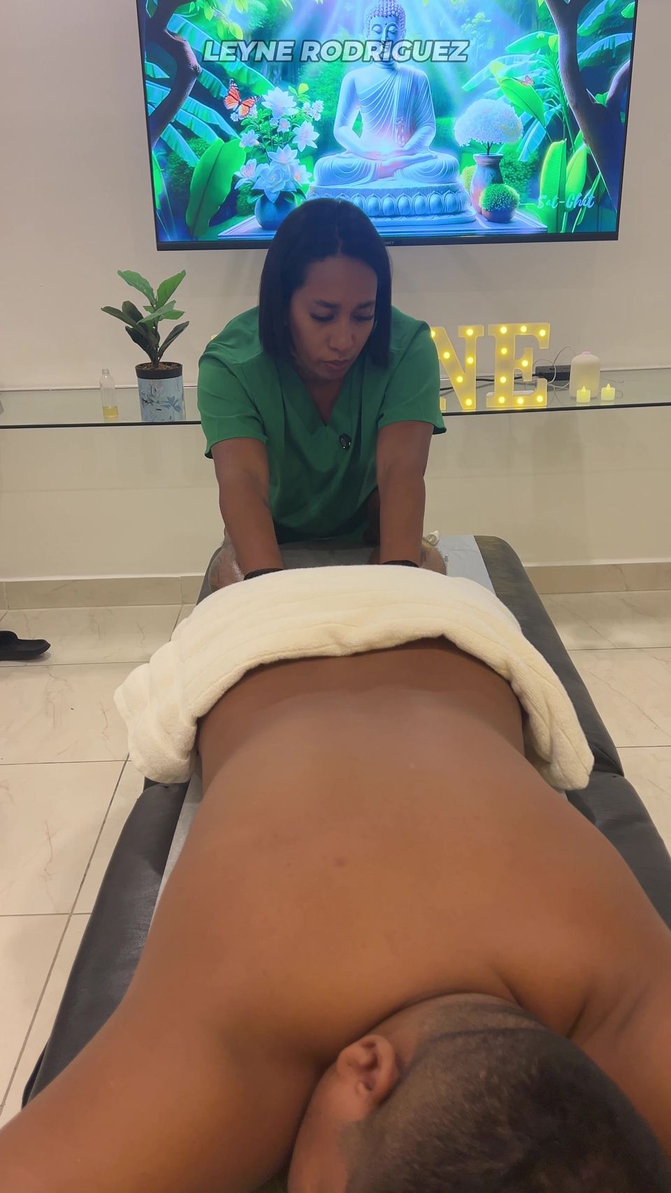 Leyne Rodriguez: Hot Latina in Massage Uniform Gives an Intense Oiled Session