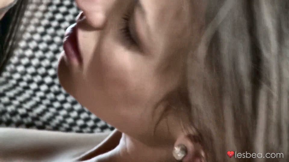Lesbea - Sensual Lesbian Eufrat Mai Foreplay with Ivy Leads to Vibrator Climax and Fingering