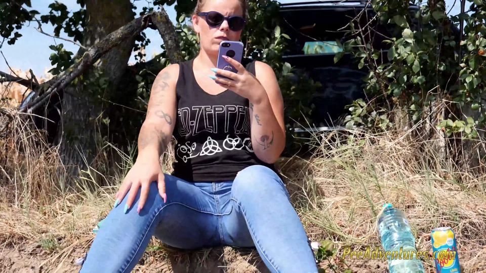 Pee in a field of corn - pissing herself while talking with her boyfriend on the phone