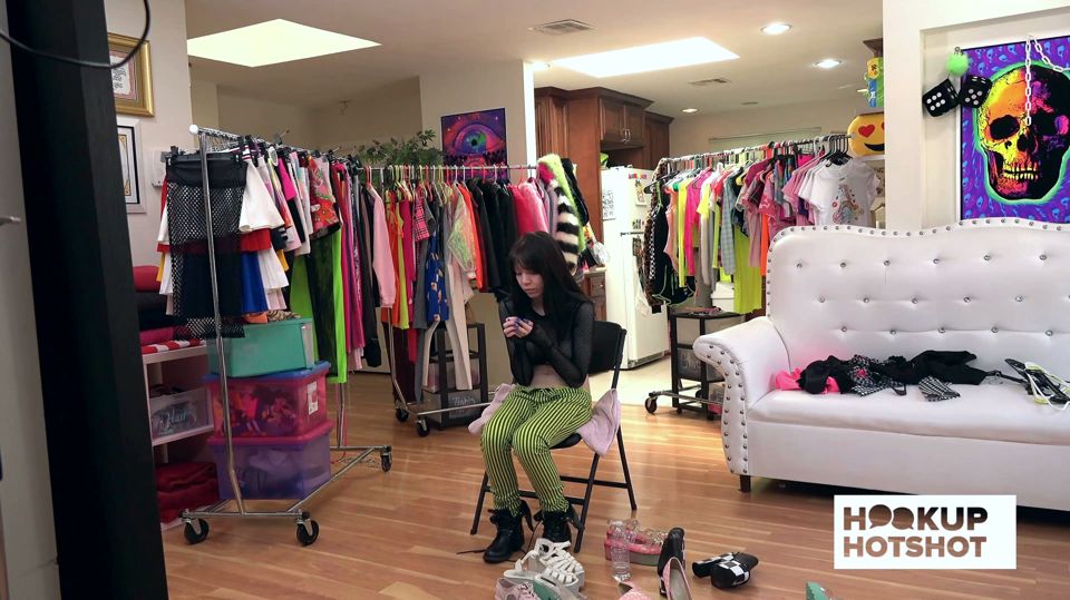 Bts - Leda Elizabeth Charms the Lens with Her Curvy, Sexy Figure!