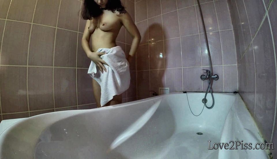 Beauty loves to pee in the bathtub