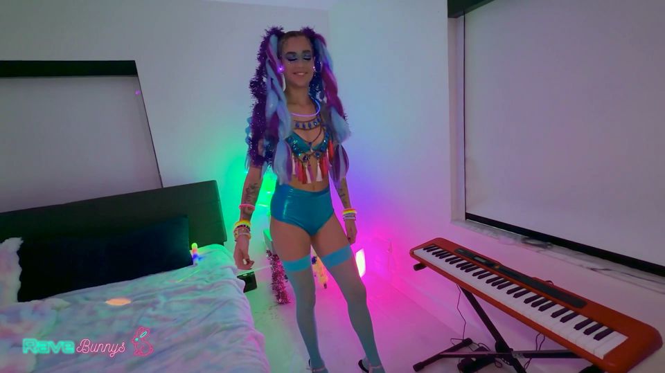 Rave Girl Madison Steel Spreads Her Legs for the Dj's Dick!