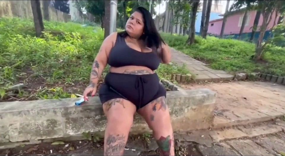 Deusa BBW Smoking Her Cigarette in Public