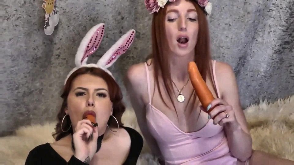 Lesbian Carrot Fucking
