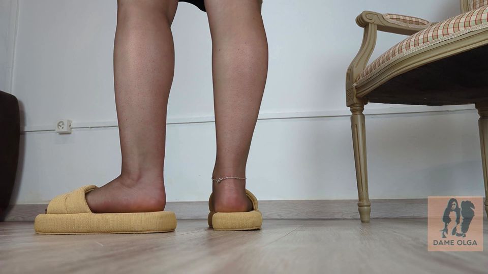 Shoeplay, Dangling & Walking in Home Slippers and Pantyhose (shoe Collection) - Dame Olga