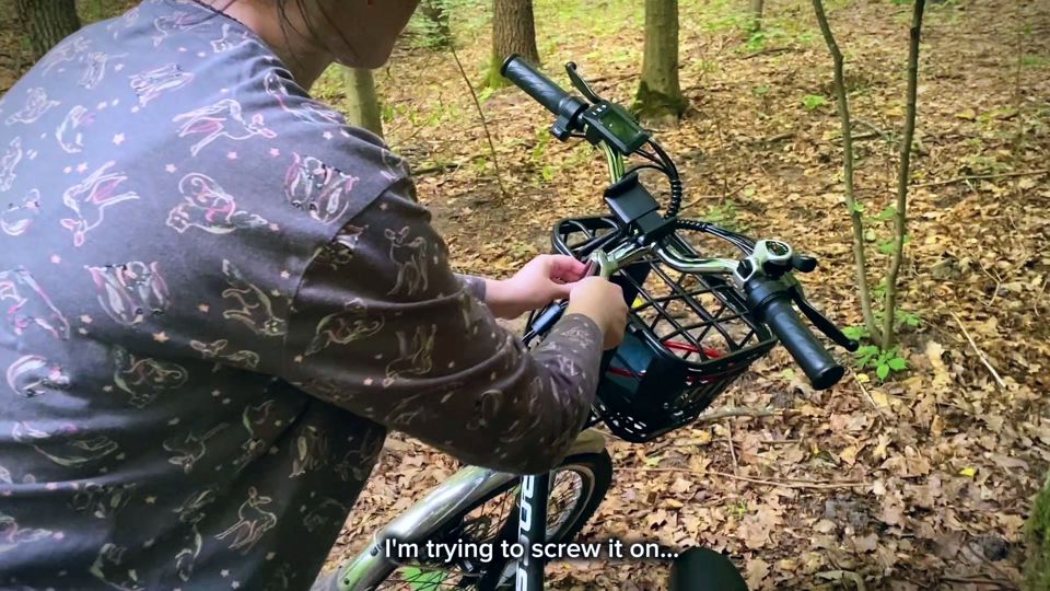 Helped a cutie fix her bike in the middle of nowhere and she thanked me with a juicy outdoor doggystyle & swallowed all my cum