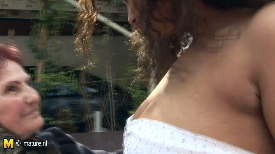 Amateur old step mom licking hot young girl