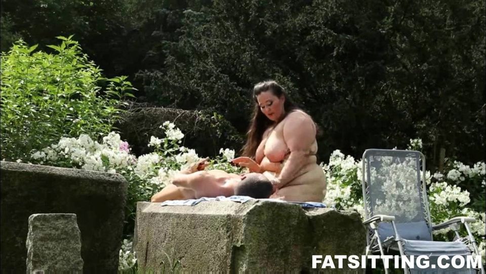 Jitka's huge ass demands slave worship