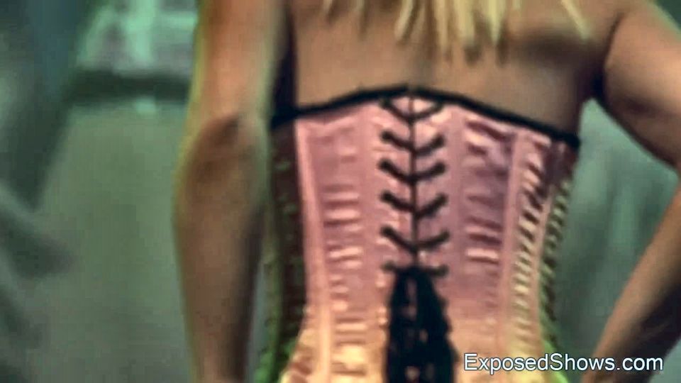 Stunning girl pleasing a horny guy at the sex show