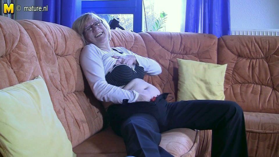 German granny masturbating on the couch