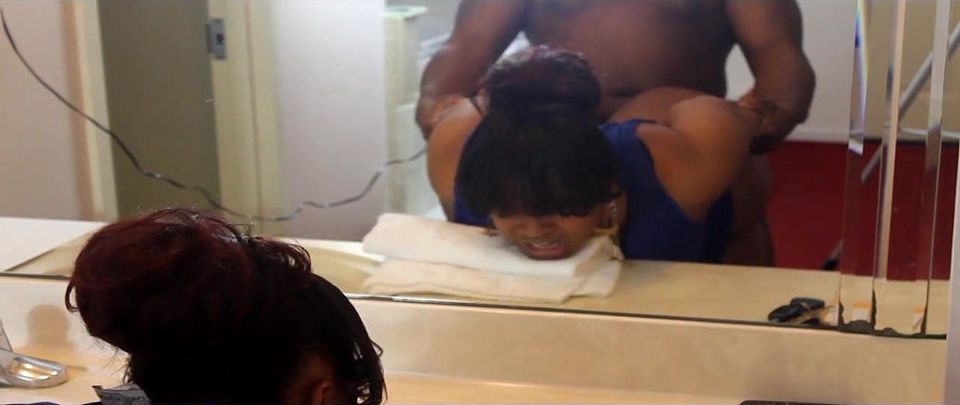 THE BUTT GOT TOO MUCH AZZ FOR THEM PANTS ON THEBUTTXXX.COM