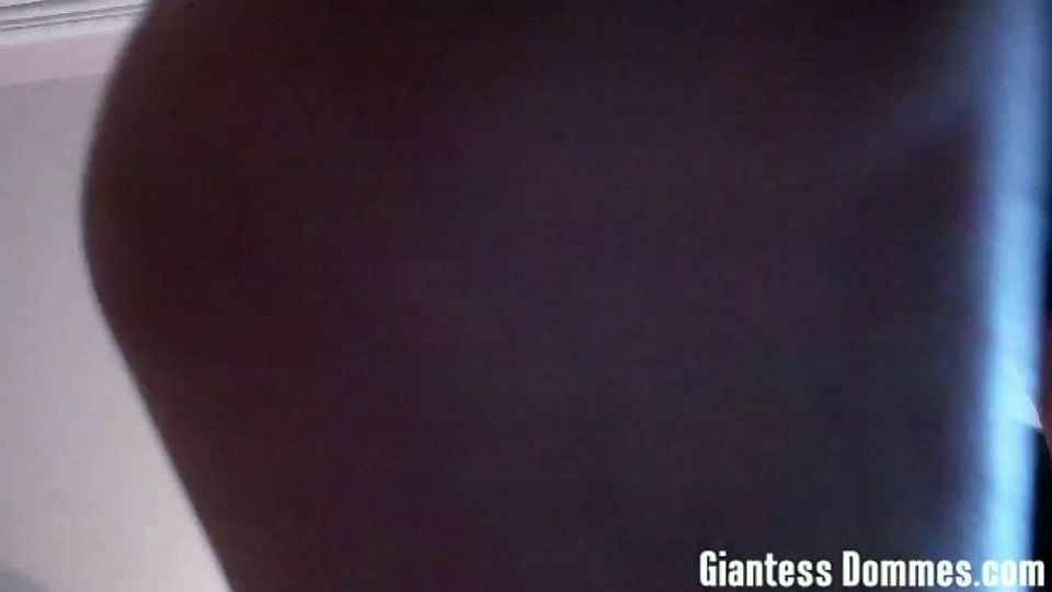You Look So Tiny Compared To This Giantess