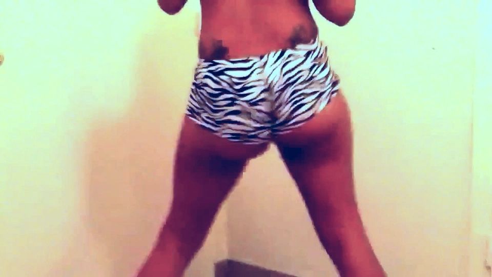 Sexy Redbone Twerking